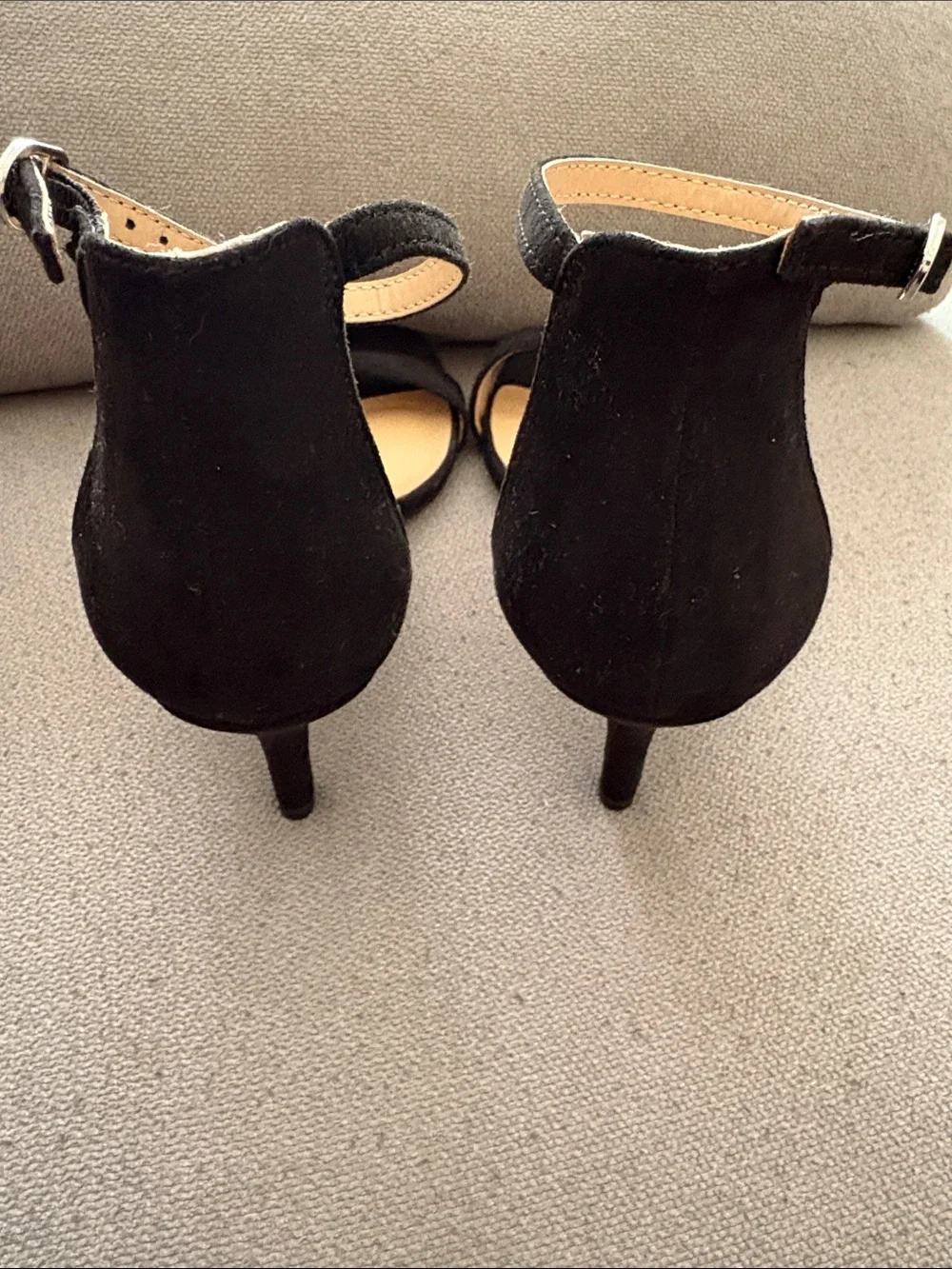 Stillieve black suede